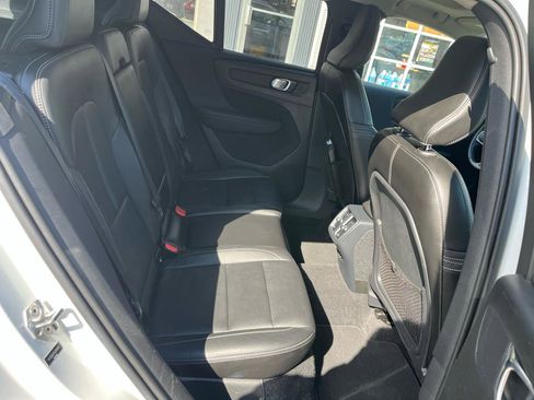 Used 2019 Volvo XC40 T5 Momentum image 19
