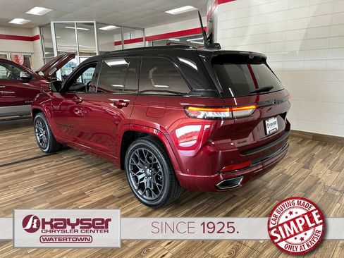 Used 2025 Jeep Grand Cherokee Summit AWD/4WD image 3
