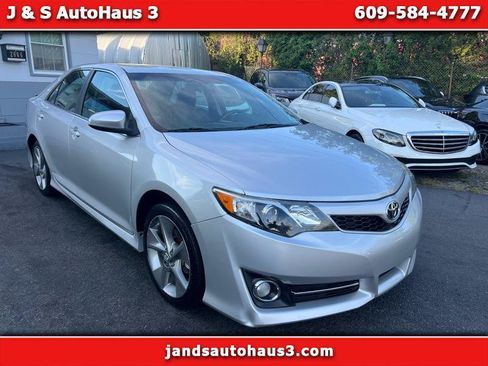 Used 2012 Toyota Camry SE FWD image 1