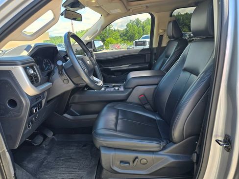 Used 2023 Ford Expedition XLT AWD/4WD image 4