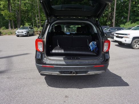 Used 2021 Ford Explorer XLT w/ Equipment Group 202A AWD/4WD image 15