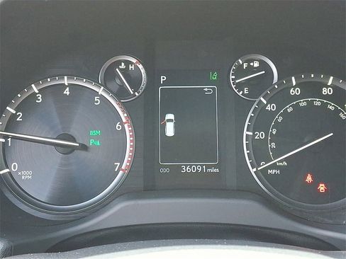 Used 2022 Lexus GX 460 Premium w/ Premium Package image 23