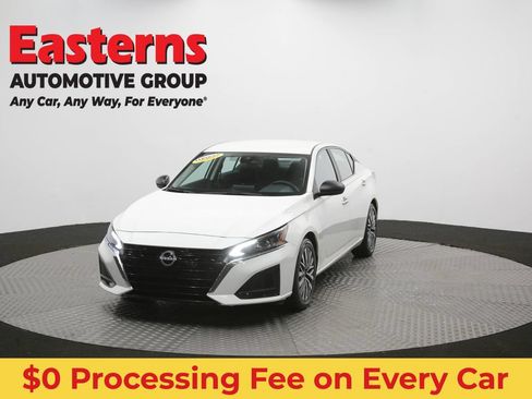 Used 2025 Nissan Altima 2.5 SV FWD image 53
