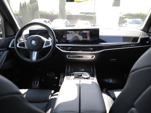 Used 2023 BMW X7 xDrive40i w/ M Sport Package AWD/4WD image 17