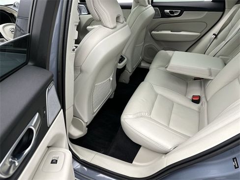 Certified 2023 Volvo XC60 B5 Ultimate w/ Climate Package image 23