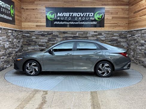 Used 2025 Hyundai Elantra SEL w/ Cargo Package FWD image 6