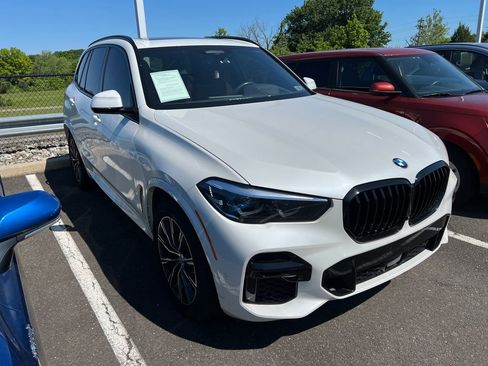 Used 2022 BMW X5 xDrive40i w/ M Sport Package AWD/4WD image 2