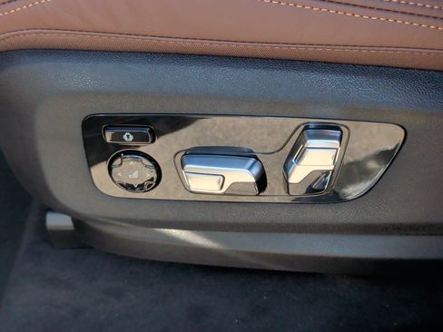 Used 2026 BMW X5 xDrive50e w/ M Sport Package AWD/4WD image 28