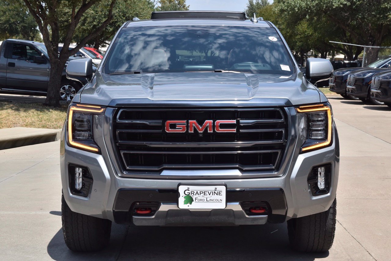 Used 2024 GMC Yukon AT4 w/ Technology Package AWD/4WD image 3