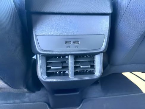Used 2025 Chevrolet Equinox LT w/ Safety and Technology Package FWD image 18