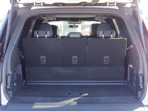 New 2025 Lincoln Navigator Reserve w/ Jet Appearance Package image 5