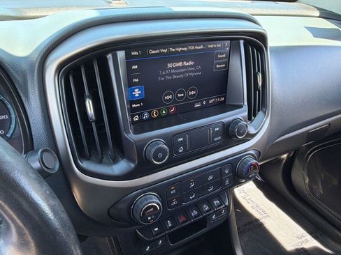 Used 2022 Chevrolet Colorado Z71 AWD/4WD image 23