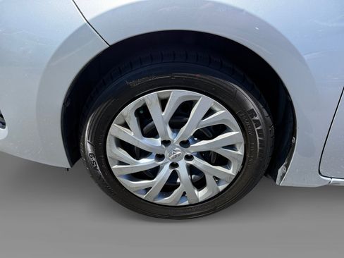 Used 2018 Toyota Corolla LE FWD image 9