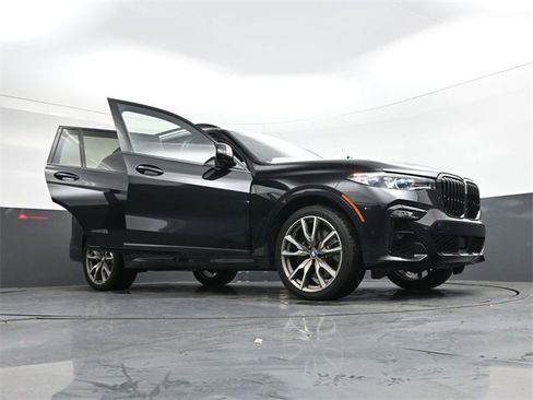 Used 2021 BMW X7 M50i image 36