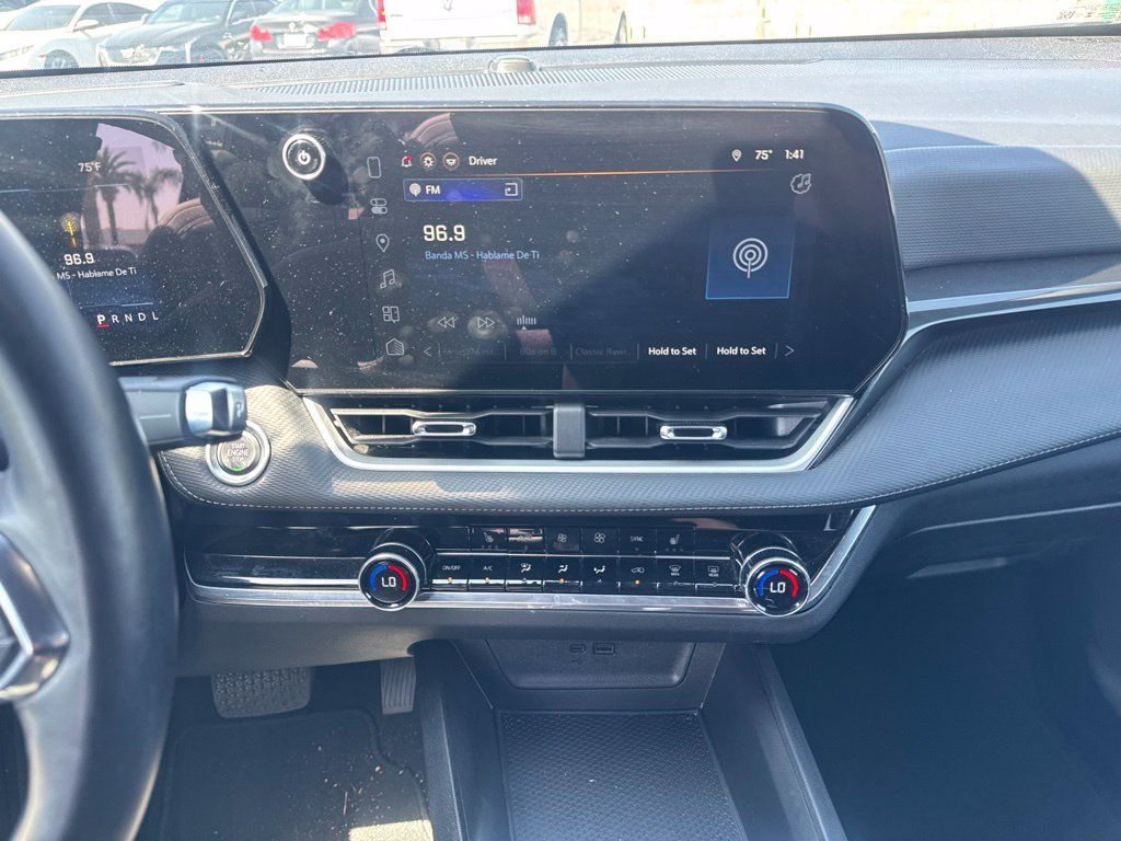 Used 2025 Chevrolet Equinox LT w/ Convenience Package II FWD image 18