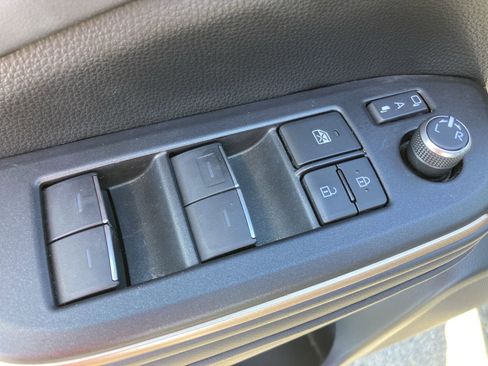 Used 2023 Toyota Crown XLE image 15