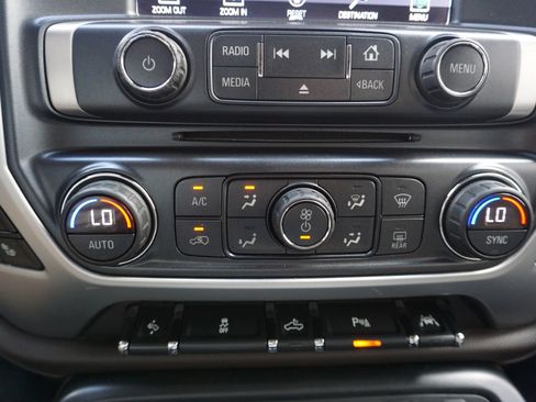 Used 2018 GMC Sierra 1500 SLT AWD/4WD image 40