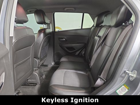 Used 2019 Chevrolet Trax LT w/ LT Convenience Package image 13