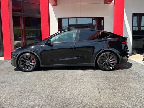 Used 2023 Tesla Model Y Performance AWD/4WD image 8
