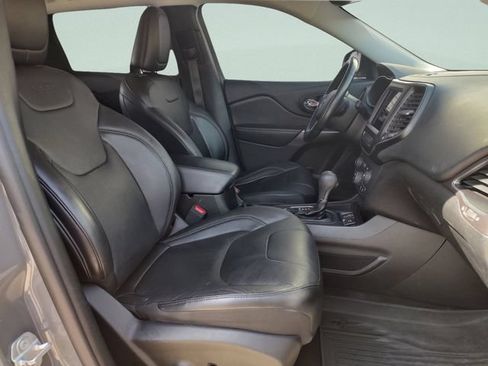 Used 2021 Jeep Cherokee Latitude Lux w/ Comfort/Convenience Group FWD image 29