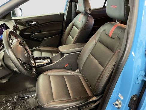 Used 2024 Chevrolet Trax RS w/ Sunroof Package FWD image 20