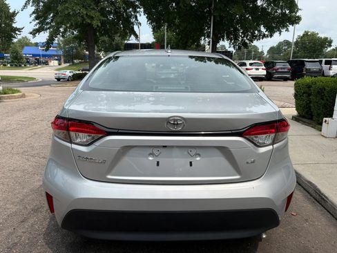Used 2025 Toyota Corolla LE FWD image 6