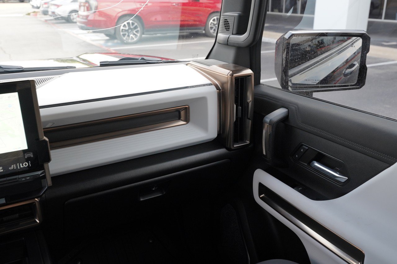 Used 2024 GMC Hummer EV 2X AWD/4WD image 8