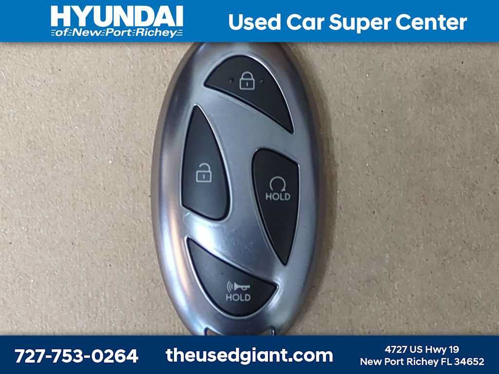 Certified 2025 Hyundai Elantra Limited FWD image 33