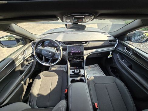 New 2025 Jeep Grand Cherokee Laredo X image 14