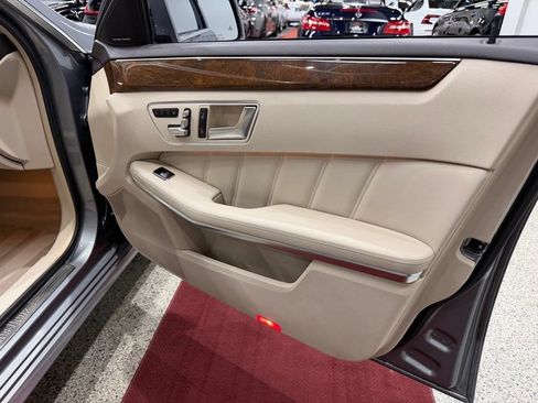 Used 2014 Mercedes-Benz E 350 4MATIC Sedan image 41
