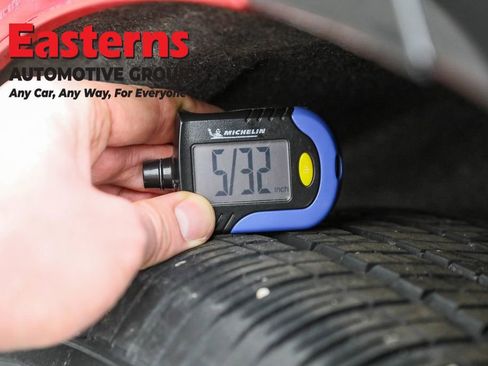 Used 2023 Chrysler Pacifica Touring-L image 29