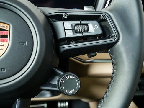 New 2026 Porsche Cayenne S image 12