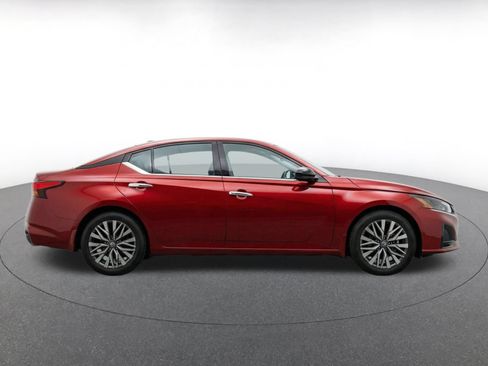 Used 2025 Nissan Altima 2.5 SV FWD image 18