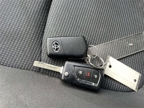 Used 2024 Toyota RAV4 LE image 31