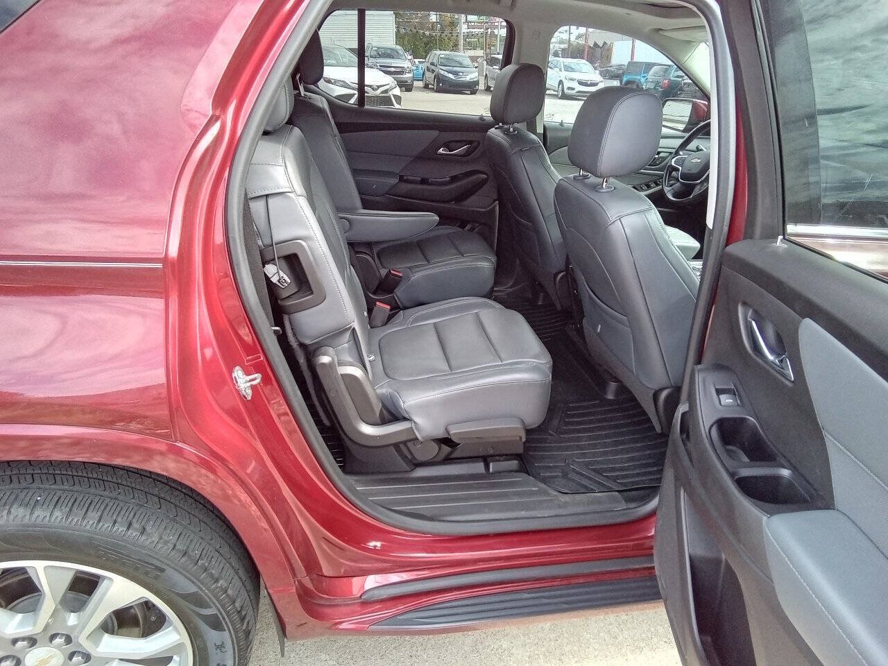 Used 2018 Chevrolet Traverse Premier w/ Driver Confidence II Package FWD image 6