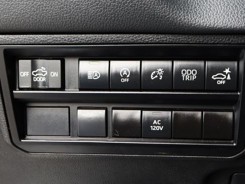 Used 2023 Toyota Tundra Limited AWD/4WD image 19