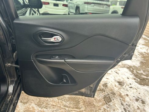 Used 2014 Jeep Cherokee Sport image 15