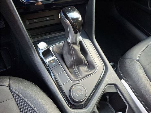 New 2025 Volkswagen Taos SE image 12