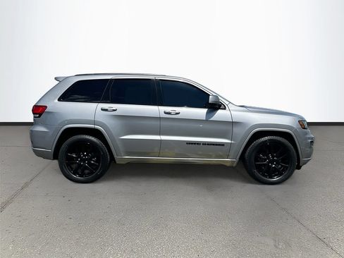 Used 2018 Jeep Grand Cherokee Altitude RWD image 8