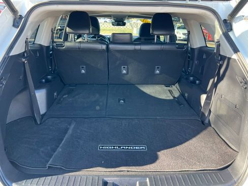 Used 2021 Toyota Highlander XLE image 24