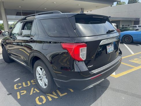 Used 2023 Ford Explorer XLT w/ Equipment Group 202A AWD/4WD image 3