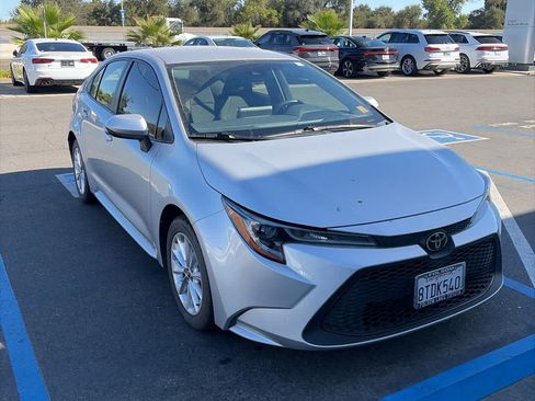 Used 2021 Toyota Corolla LE w/ LE Convenience Package FWD image 2