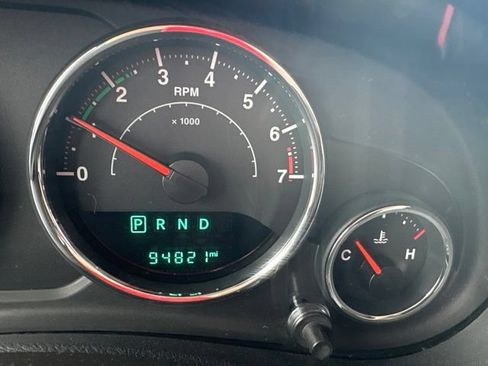 Used 2015 Jeep Wrangler Unlimited Rubicon w/ Dual Top Group AWD/4WD image 9