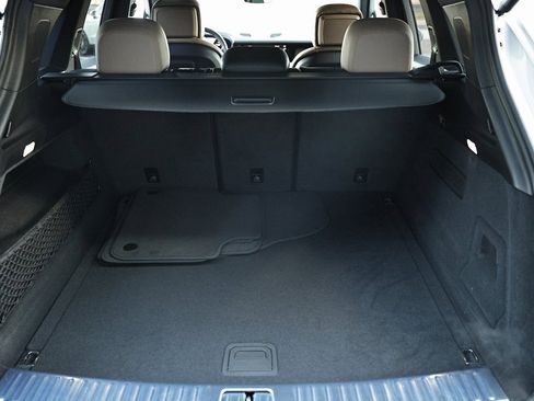 Certified 2025 Porsche Cayenne w/ Premium Package Plus image 32