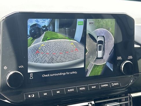 Used 2024 Nissan Pathfinder SL image 23