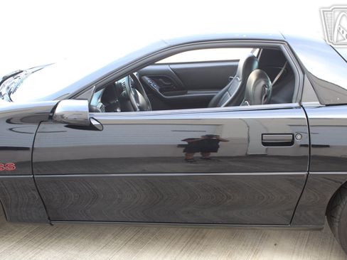 Used 2002 Chevrolet Camaro Z28 w/ SS Performance/Appearance Pkg RWD image 40