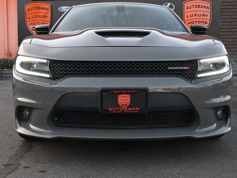 Used 2019 Dodge Charger R/T w/ Blacktop Package image 2