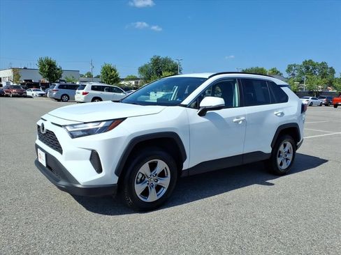 Used 2025 Toyota RAV4 XLE FWD image 9