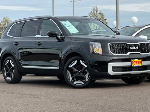 Used 2024 Kia Telluride EX image 2