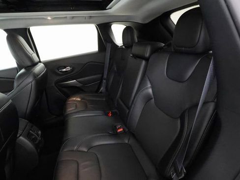 Used 2022 Jeep Cherokee Limited image 18